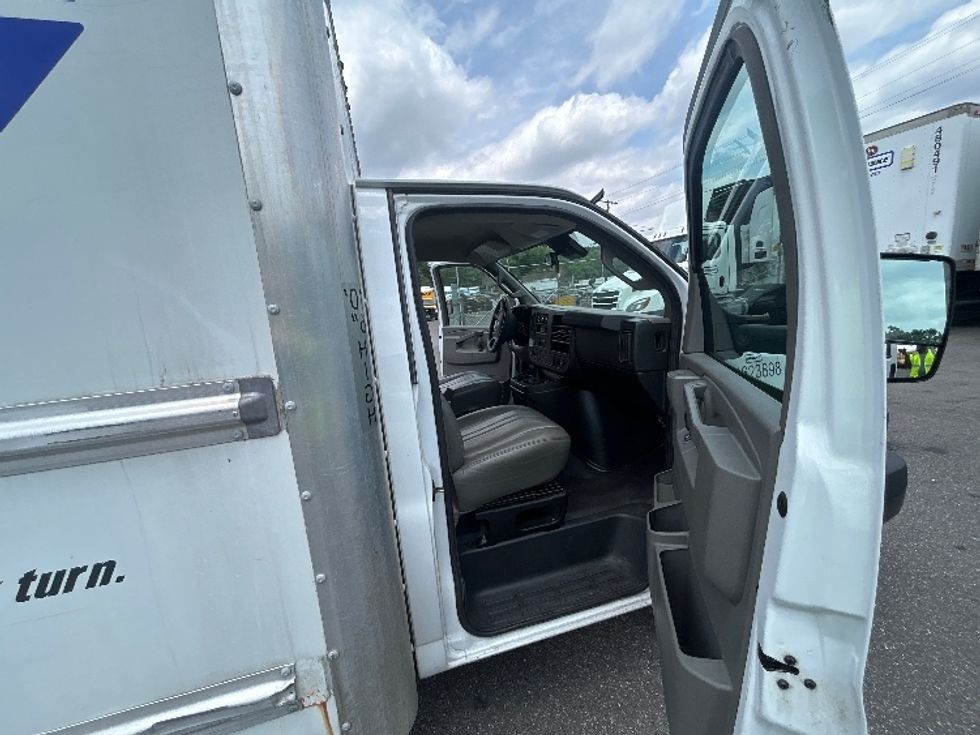 Light Duty Box Truck-Light and Medium Duty Trucks-GMC-2021-Savana G33903-New Castle-DE-84,564\n\t\tmiles-$ 30,250 - Image 17