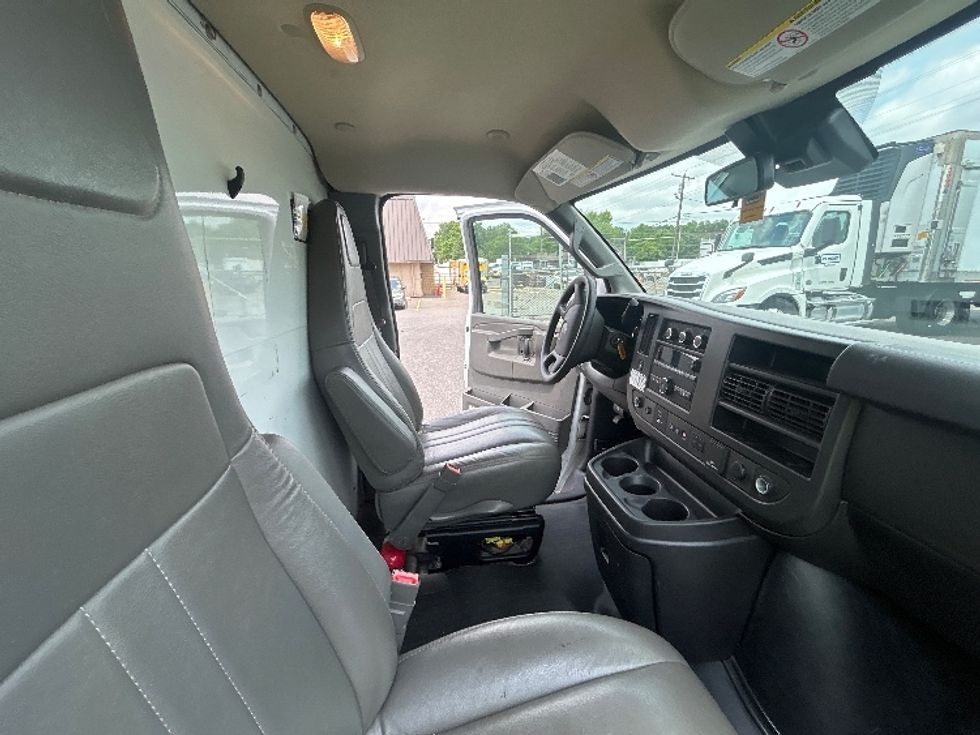 Light Duty Box Truck-Light and Medium Duty Trucks-GMC-2021-Savana G33903-New Castle-DE-84,564\n\t\tmiles-$ 30,250 - Image 19