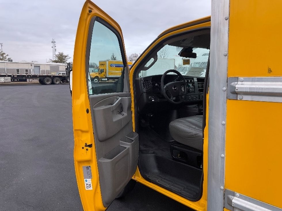 Light Duty Box Truck-Light and Medium Duty Trucks-GMC-2021-Savana G33903-New Castle-DE-86,573\n\t\tmiles-$ 27,250 - Image 16