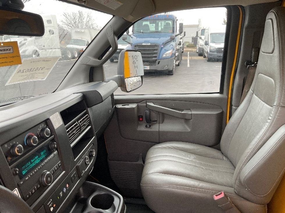 Light Duty Box Truck-Light and Medium Duty Trucks-GMC-2021-Savana G33903-New Castle-DE-86,573\n\t\tmiles-$ 27,250 - Image 19