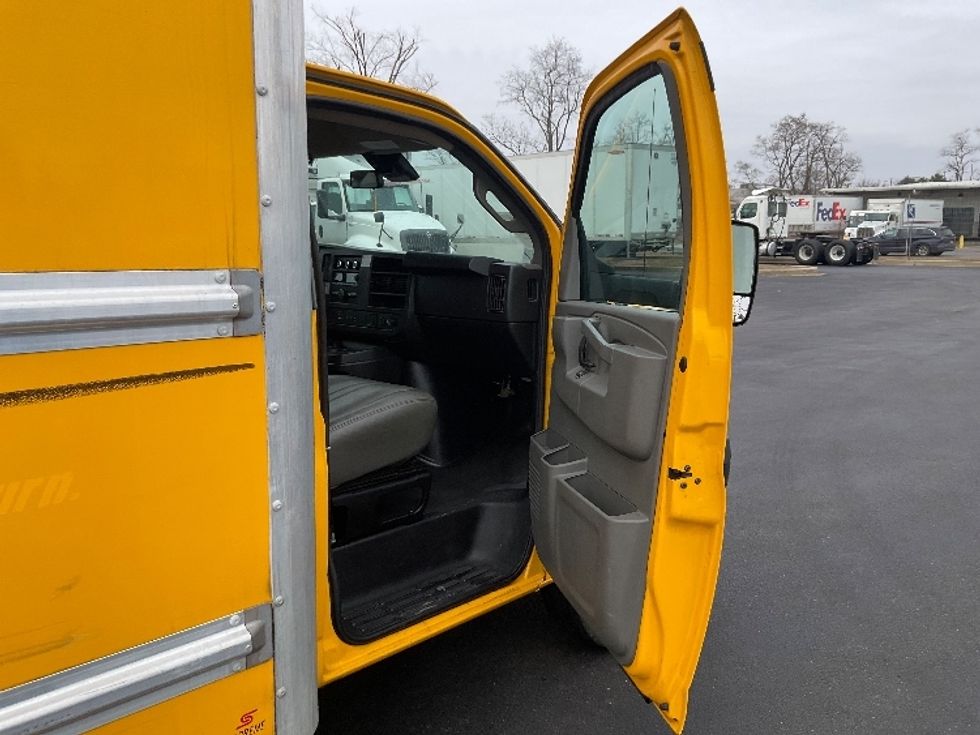 Light Duty Box Truck-Light and Medium Duty Trucks-GMC-2021-Savana G33903-New Castle-DE-86,573\n\t\tmiles-$ 27,250 - Image 20