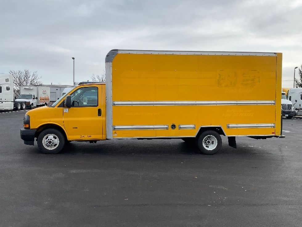 Light Duty Box Truck-Light and Medium Duty Trucks-GMC-2021-Savana G33903-New Castle-DE-86,573\n\t\tmiles-$ 27,250 - Image 4