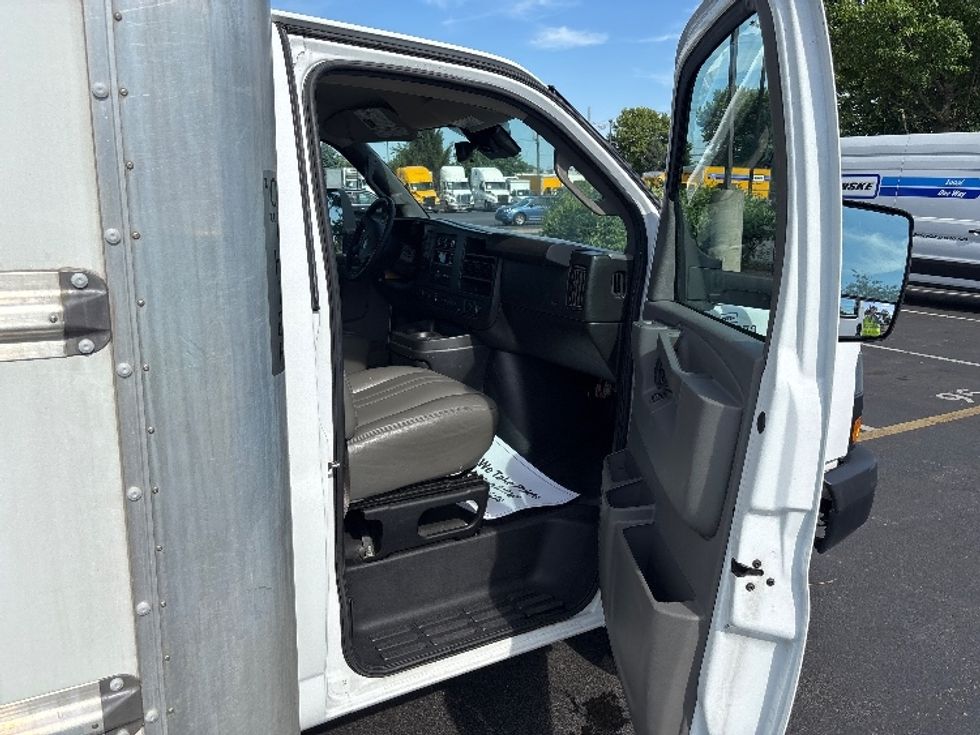 Light Duty Box Truck-Light and Medium Duty Trucks-GMC-2021-Savana G33903-New Castle-DE-93,456\n\t\tmiles-$ 27,750 - Image 20