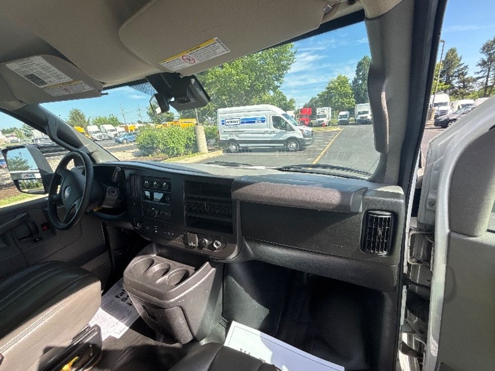 Light Duty Box Truck-Light and Medium Duty Trucks-GMC-2021-Savana G33903-New Castle-DE-93,456\n\t\tmiles-$ 27,750 - Image 21
