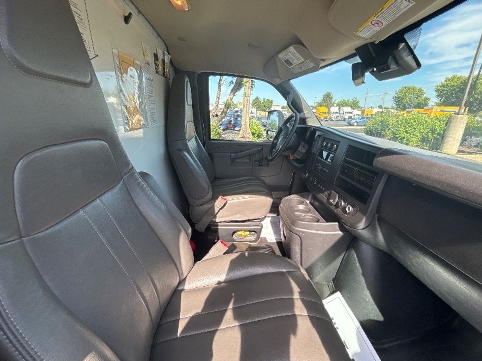 Light Duty Box Truck-Light and Medium Duty Trucks-GMC-2021-Savana G33903-New Castle-DE-93,456\n\t\tmiles-$ 27,750 - Image 22