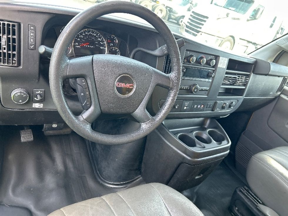 Light Duty Box Truck-Light and Medium Duty Trucks-GMC-2021-Savana G33903-New Castle-DE-99,835\n\t\tmiles-$ 25,750 - Image 17