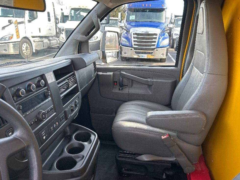 Light Duty Box Truck-Light and Medium Duty Trucks-GMC-2021-Savana G33903-New Castle-DE-99,835\n\t\tmiles-$ 25,750 - Image 19