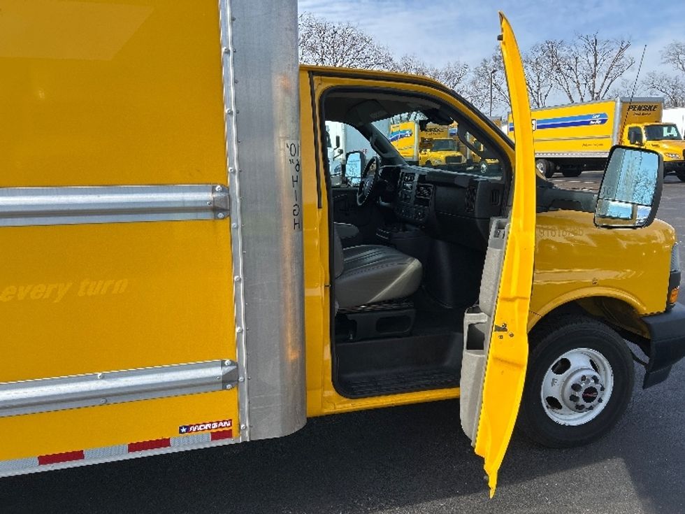 Light Duty Box Truck-Light and Medium Duty Trucks-GMC-2021-Savana G33903-New Castle-DE-99,835\n\t\tmiles-$ 25,750 - Image 20