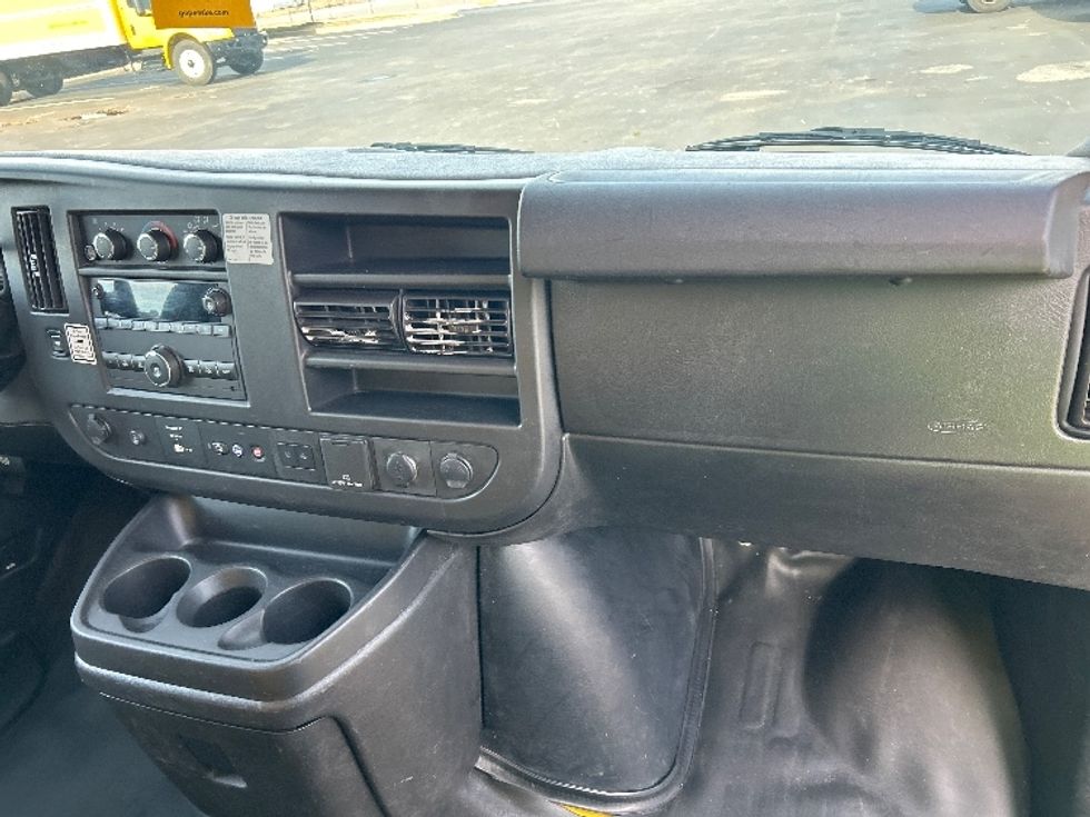 Light Duty Box Truck-Light and Medium Duty Trucks-GMC-2021-Savana G33903-New Castle-DE-99,835\n\t\tmiles-$ 25,750 - Image 21