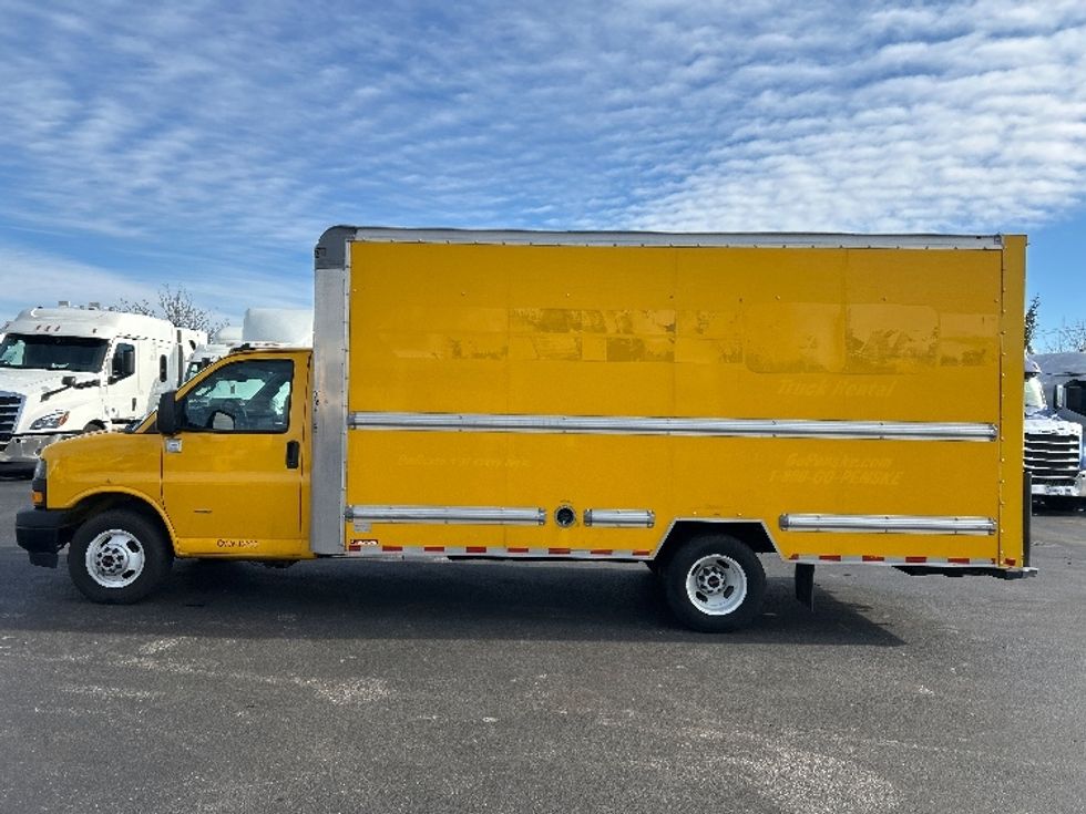 Light Duty Box Truck-Light and Medium Duty Trucks-GMC-2021-Savana G33903-New Castle-DE-99,835\n\t\tmiles-$ 25,750 - Image 4