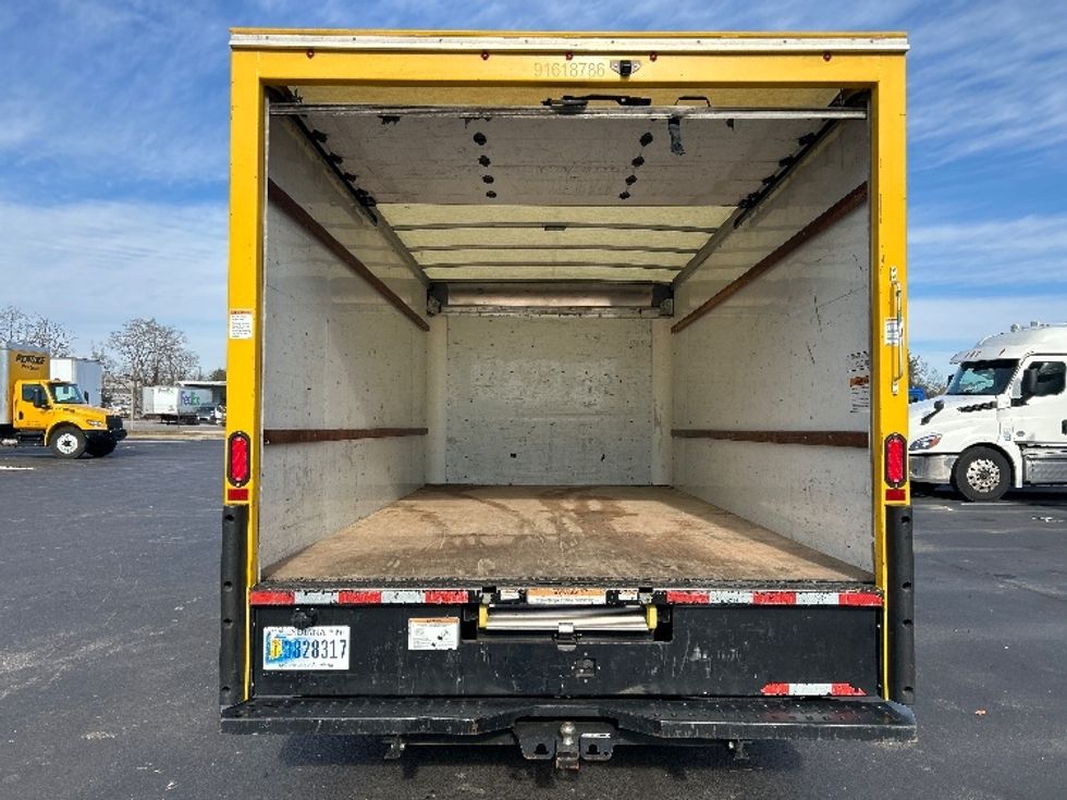 Light Duty Box Truck-Light and Medium Duty Trucks-GMC-2021-Savana G33903-New Castle-DE-99,835\n\t\tmiles-$ 25,750 - Image 8