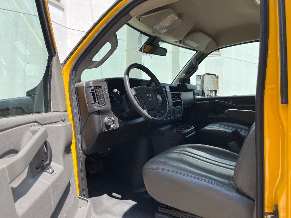 Light Duty Box Truck-Light and Medium Duty Trucks-GMC-2021-Savana G33903-New York-NY-58,465\n\t\tmiles-$ 28,750 - Image 16
