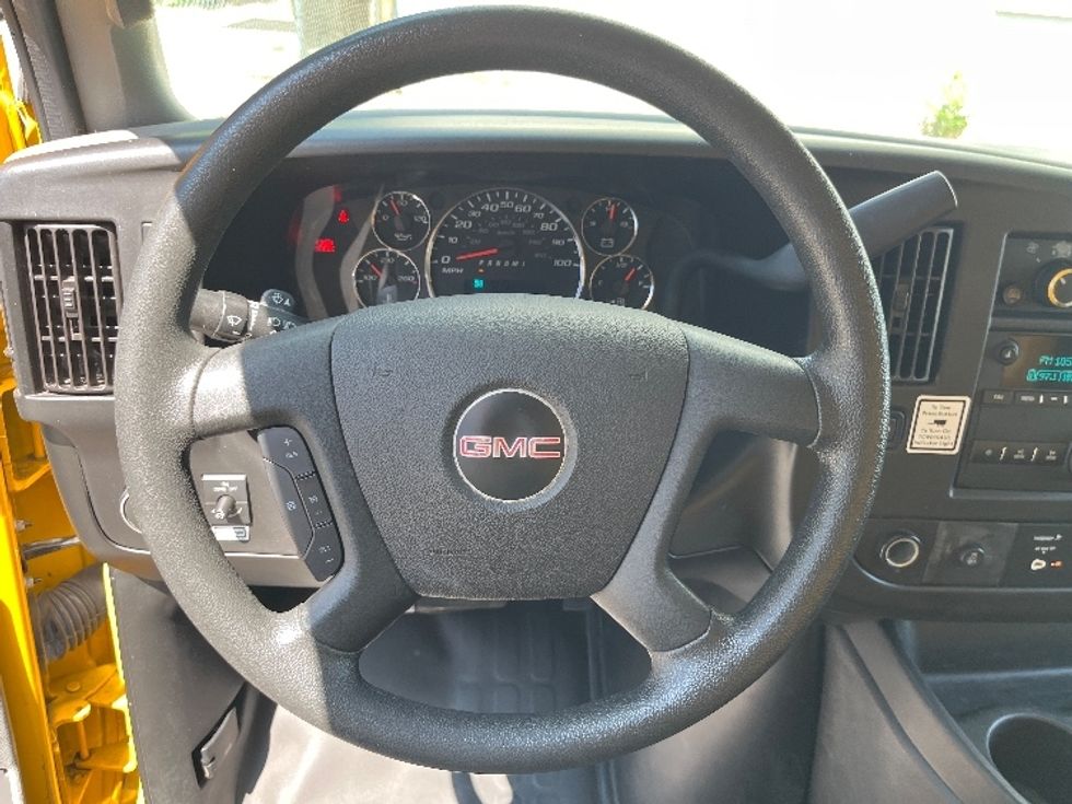 Light Duty Box Truck-Light and Medium Duty Trucks-GMC-2021-Savana G33903-New York-NY-58,465\n\t\tmiles-$ 28,750 - Image 17