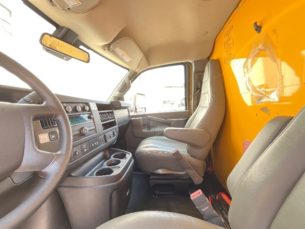 Light Duty Box Truck-Light and Medium Duty Trucks-GMC-2021-Savana G33903-New York-NY-58,465\n\t\tmiles-$ 28,750 - Image 19