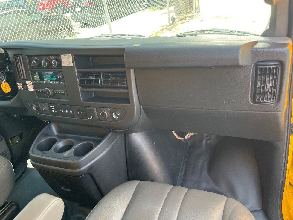 Light Duty Box Truck-Light and Medium Duty Trucks-GMC-2021-Savana G33903-New York-NY-58,465\n\t\tmiles-$ 28,750 - Image 21