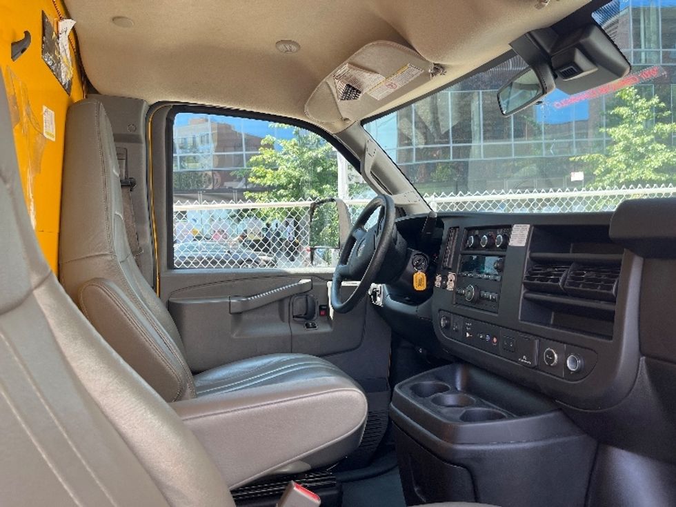 Light Duty Box Truck-Light and Medium Duty Trucks-GMC-2021-Savana G33903-New York-NY-58,465\n\t\tmiles-$ 28,750 - Image 22