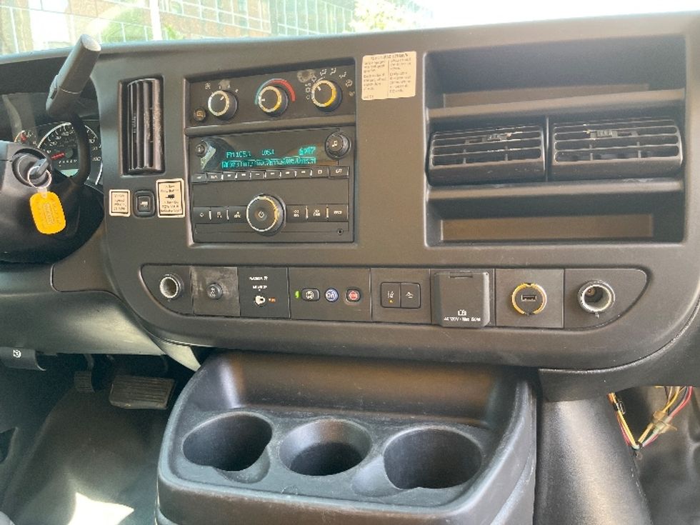 Light Duty Box Truck-Light and Medium Duty Trucks-GMC-2021-Savana G33903-New York-NY-58,465\n\t\tmiles-$ 28,750 - Image 26