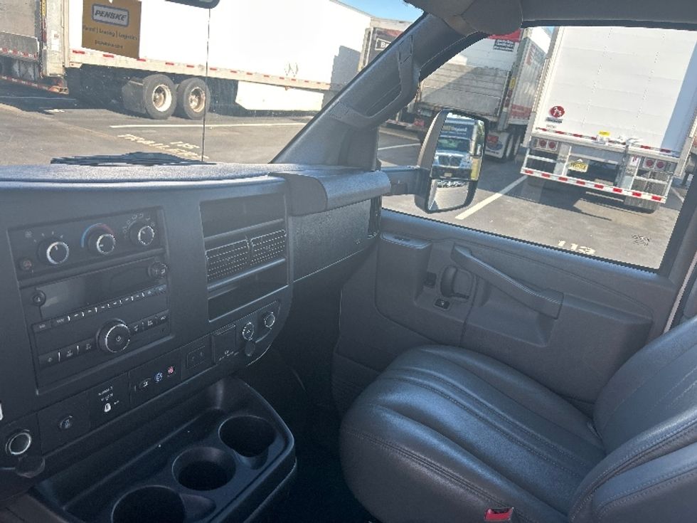 Light Duty Box Truck-Light and Medium Duty Trucks-GMC-2021-Savana G33903-Newark-DE-66,791\n\t\tmiles-$ 32,250 - Image 19