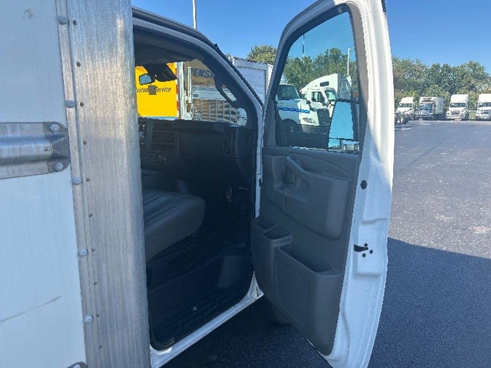Light Duty Box Truck-Light and Medium Duty Trucks-GMC-2021-Savana G33903-Newark-DE-66,791\n\t\tmiles-$ 32,250 - Image 20