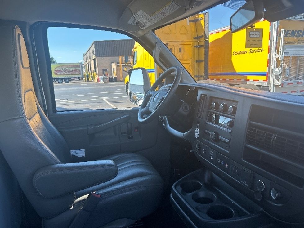 Light Duty Box Truck-Light and Medium Duty Trucks-GMC-2021-Savana G33903-Newark-DE-66,791\n\t\tmiles-$ 32,250 - Image 22
