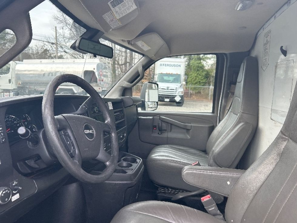 Light Duty Box Truck-Light and Medium Duty Trucks-GMC-2021-Savana G33903-Newport News-VA-91,462\n\t\tmiles-$ 32,250 - Image 13