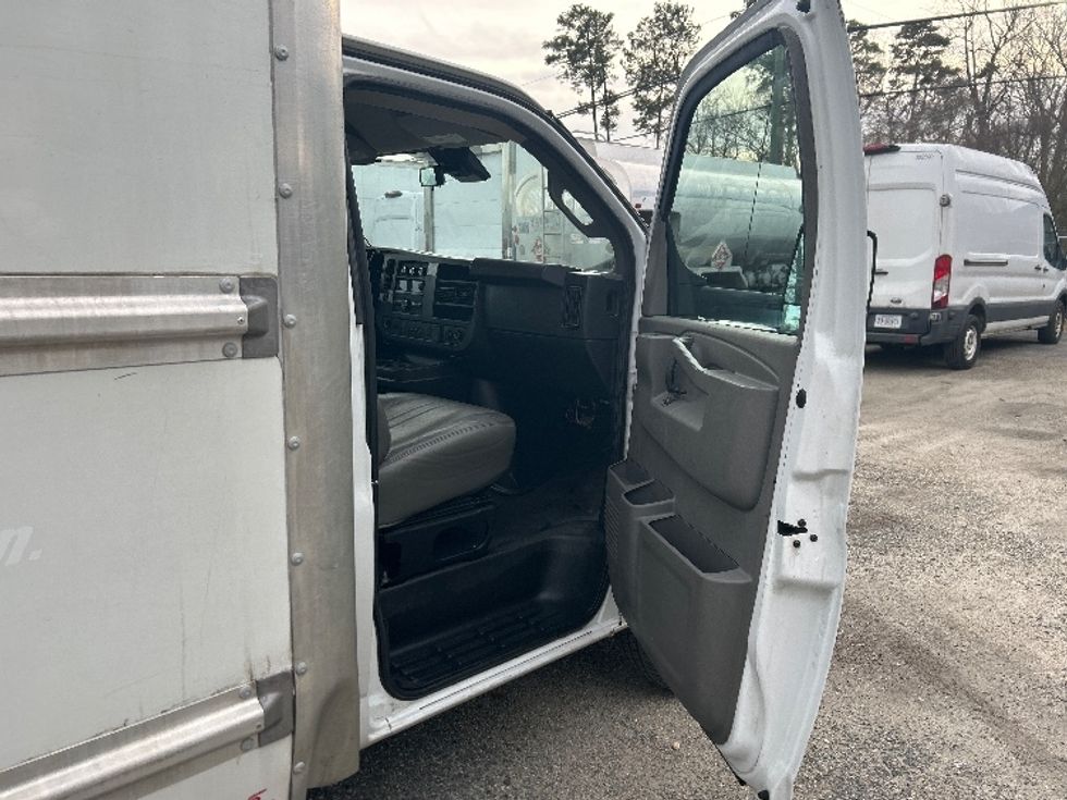 Light Duty Box Truck-Light and Medium Duty Trucks-GMC-2021-Savana G33903-Newport News-VA-91,462\n\t\tmiles-$ 32,250 - Image 14