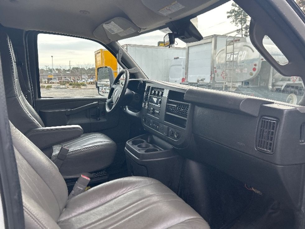 Light Duty Box Truck-Light and Medium Duty Trucks-GMC-2021-Savana G33903-Newport News-VA-91,462\n\t\tmiles-$ 32,250 - Image 16
