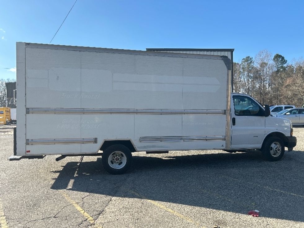 Light Duty Box Truck-Light and Medium Duty Trucks-GMC-2021-Savana G33903-Newport News-VA-98,293\n\t\tmiles-$ 31,500 - Image 14