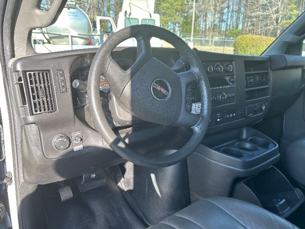 Light Duty Box Truck-Light and Medium Duty Trucks-GMC-2021-Savana G33903-Newport News-VA-98,293\n\t\tmiles-$ 31,500 - Image 16