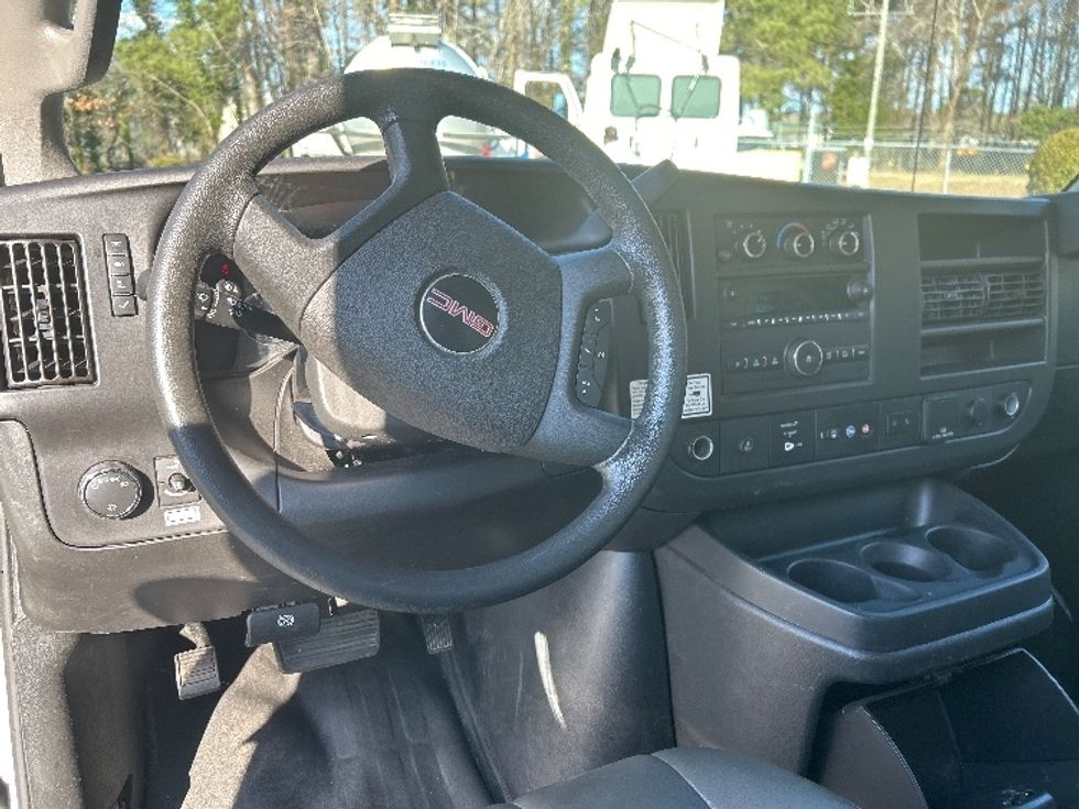 Light Duty Box Truck-Light and Medium Duty Trucks-GMC-2021-Savana G33903-Newport News-VA-98,293\n\t\tmiles-$ 31,500 - Image 17