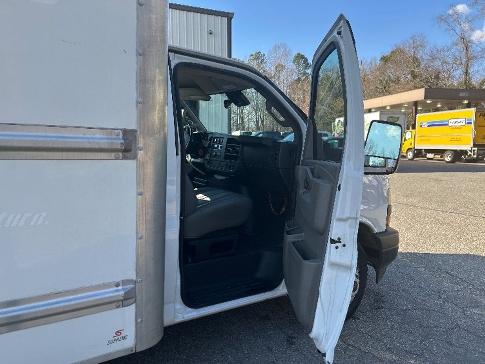Light Duty Box Truck-Light and Medium Duty Trucks-GMC-2021-Savana G33903-Newport News-VA-98,293\n\t\tmiles-$ 31,500 - Image 19