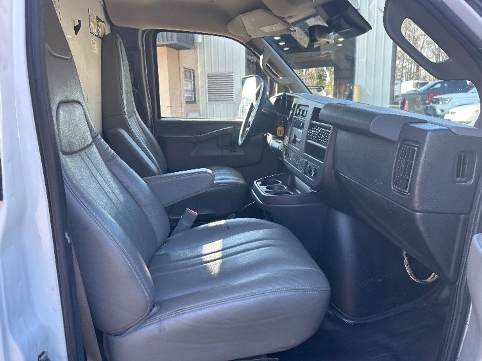 Light Duty Box Truck-Light and Medium Duty Trucks-GMC-2021-Savana G33903-Newport News-VA-98,293\n\t\tmiles-$ 31,500 - Image 21