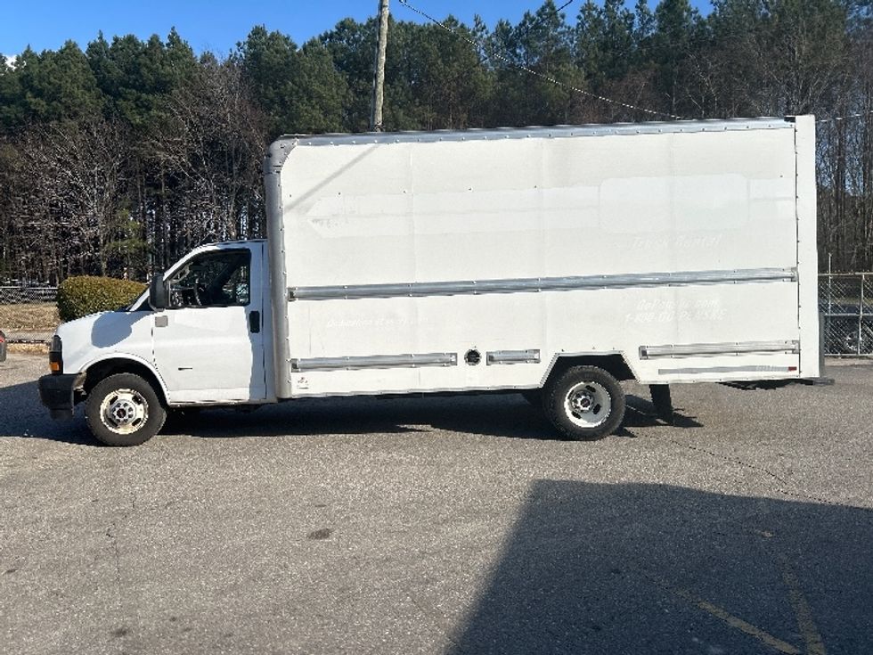 Light Duty Box Truck-Light and Medium Duty Trucks-GMC-2021-Savana G33903-Newport News-VA-98,293\n\t\tmiles-$ 31,500 - Image 4