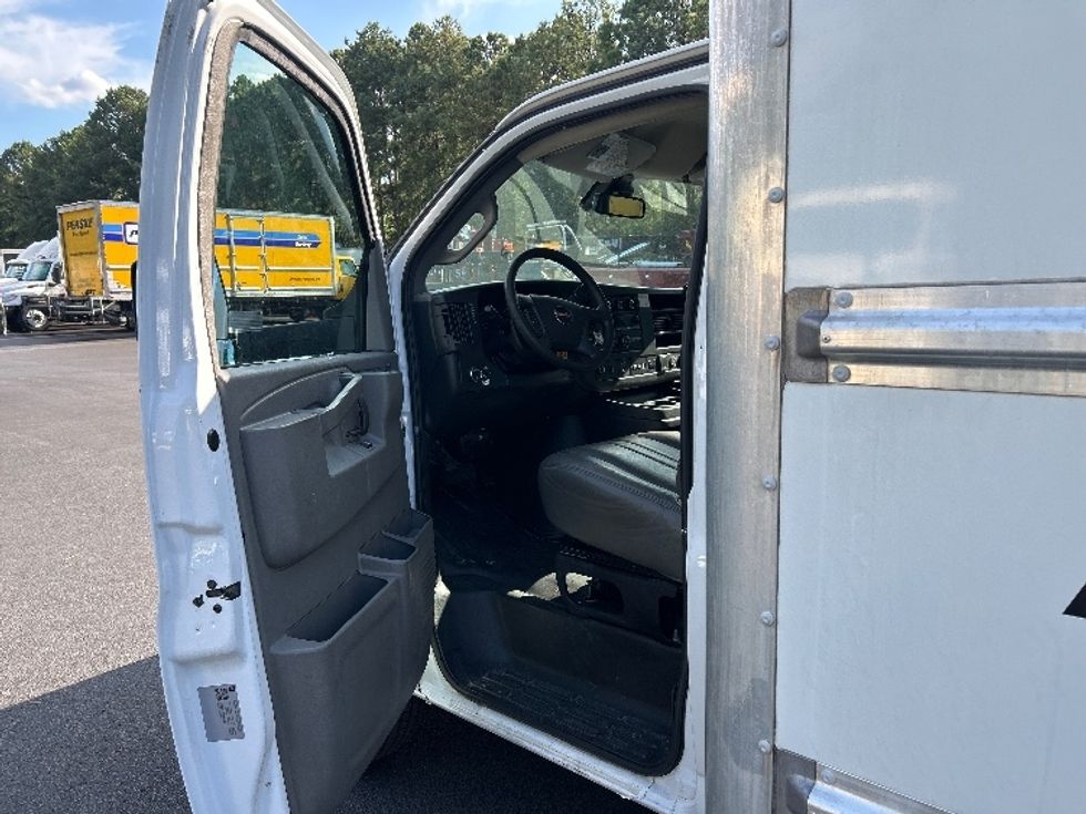 Light Duty Box Truck-Light and Medium Duty Trucks-GMC-2021-Savana G33903-Norcross-GA-106,053\n\t\tmiles-$ 28,000 - Image 16