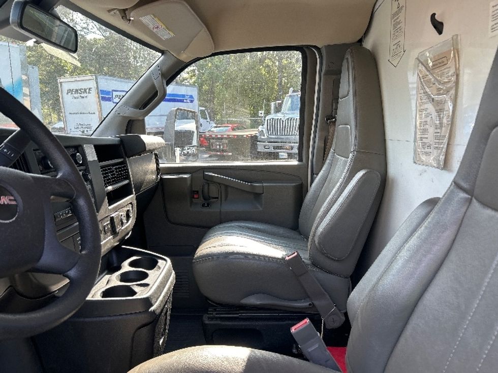 Light Duty Box Truck-Light and Medium Duty Trucks-GMC-2021-Savana G33903-Norcross-GA-106,053\n\t\tmiles-$ 28,000 - Image 19