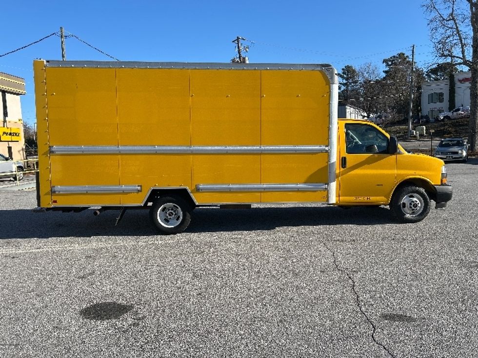 Light Duty Box Truck-Light and Medium Duty Trucks-GMC-2021-Savana G33903-Norcross-GA-116,581\n\t\tmiles-$ 25,750 - Image 15