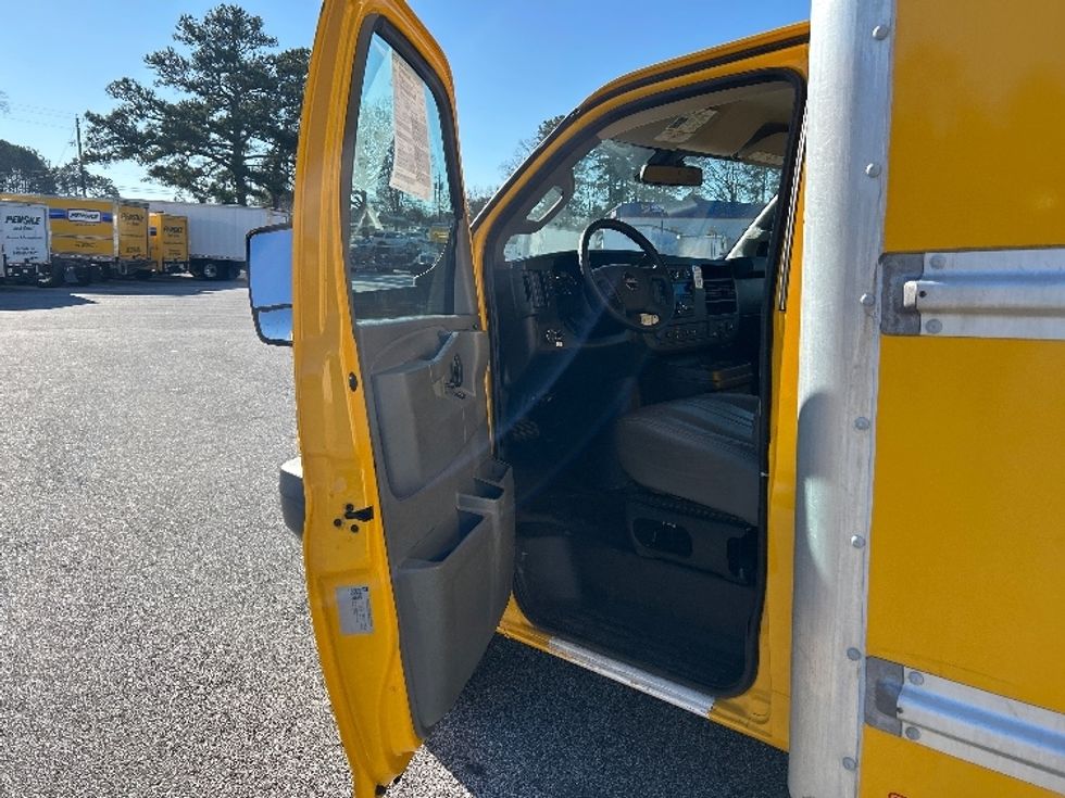 Light Duty Box Truck-Light and Medium Duty Trucks-GMC-2021-Savana G33903-Norcross-GA-116,581\n\t\tmiles-$ 25,750 - Image 16