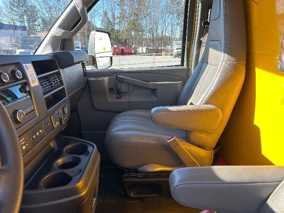 Light Duty Box Truck-Light and Medium Duty Trucks-GMC-2021-Savana G33903-Norcross-GA-116,581\n\t\tmiles-$ 25,750 - Image 19