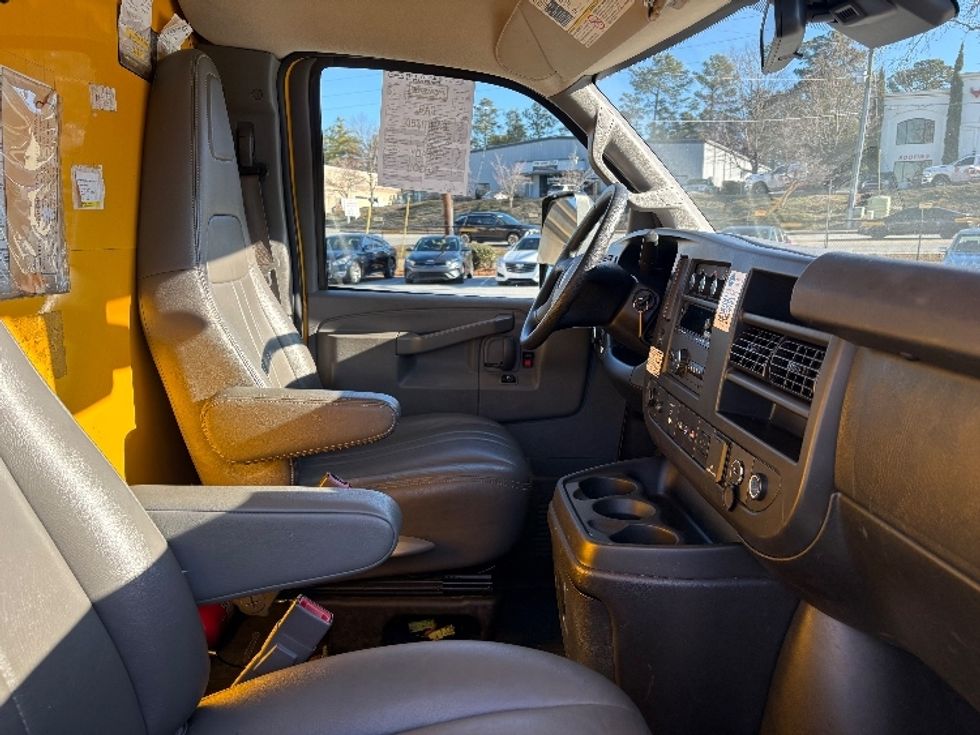 Light Duty Box Truck-Light and Medium Duty Trucks-GMC-2021-Savana G33903-Norcross-GA-116,581\n\t\tmiles-$ 25,750 - Image 21