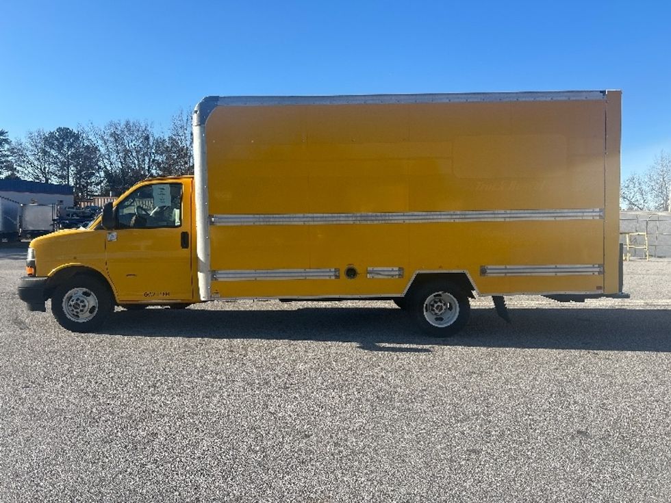 Light Duty Box Truck-Light and Medium Duty Trucks-GMC-2021-Savana G33903-Norcross-GA-116,581\n\t\tmiles-$ 25,750 - Image 4