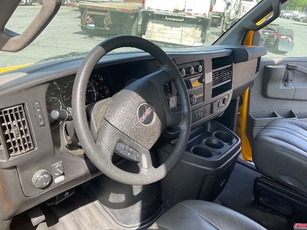 Light Duty Box Truck-Light and Medium Duty Trucks-GMC-2021-Savana G33903-Norcross-GA-85,609\n\t\tmiles-$ 28,750 - Image 17