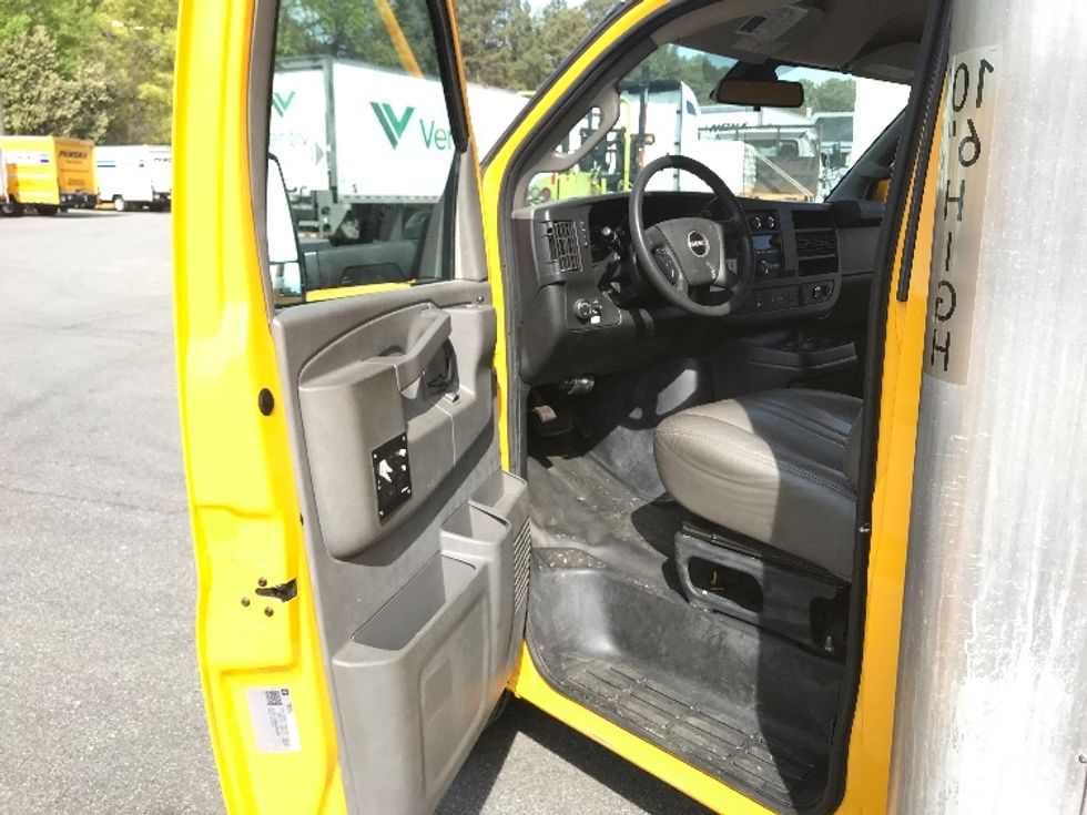Light Duty Box Truck-Light and Medium Duty Trucks-GMC-2021-Savana G33903-Norcross-GA-88,548\n\t\tmiles-$ 28,500 - Image 16