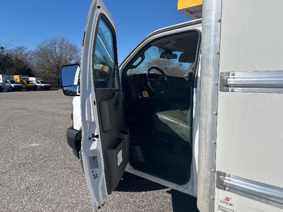 Light Duty Box Truck-Light and Medium Duty Trucks-GMC-2021-Savana G33903-Norfolk-VA-119,639\n\t\tmiles-$ 29,000 - Image 16