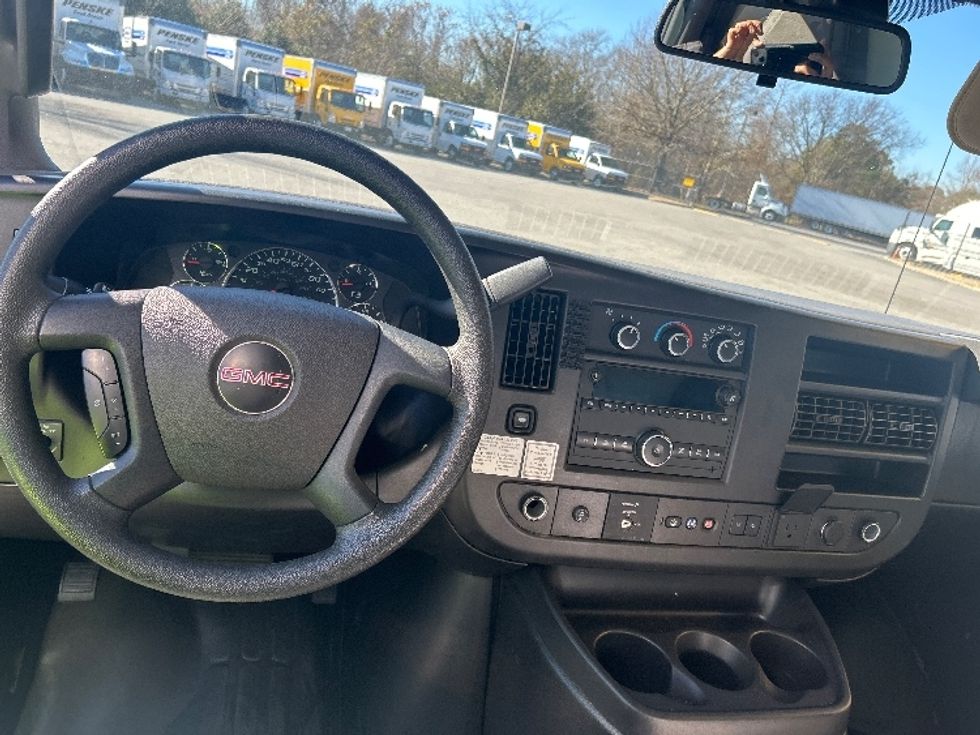 Light Duty Box Truck-Light and Medium Duty Trucks-GMC-2021-Savana G33903-Norfolk-VA-119,639\n\t\tmiles-$ 29,000 - Image 18