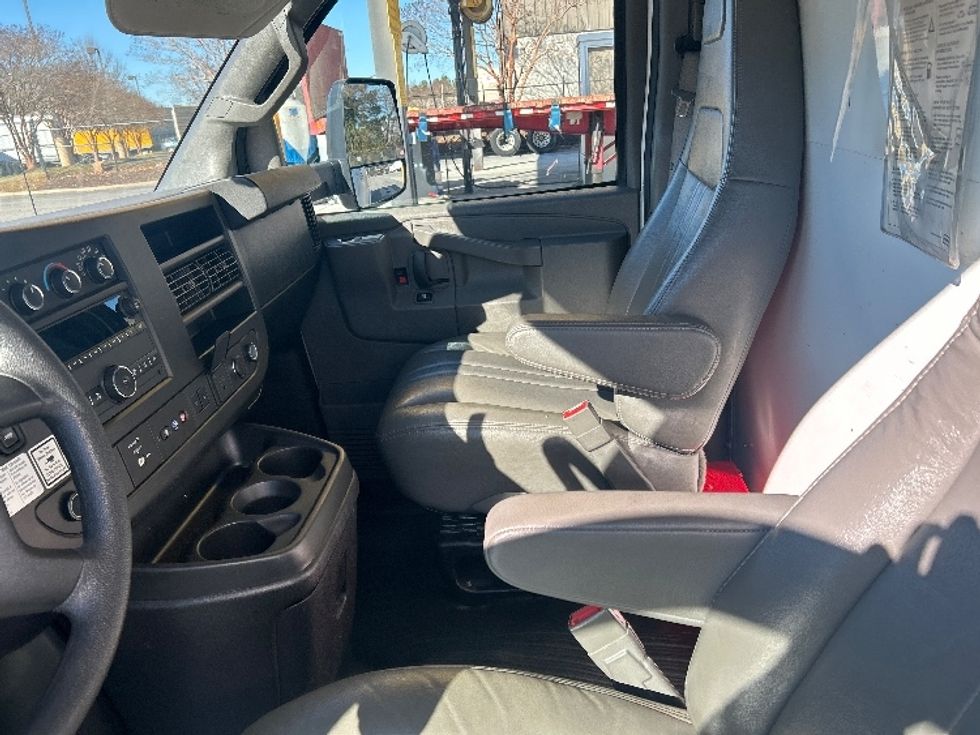 Light Duty Box Truck-Light and Medium Duty Trucks-GMC-2021-Savana G33903-Norfolk-VA-119,639\n\t\tmiles-$ 29,000 - Image 19