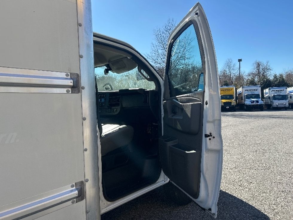 Light Duty Box Truck-Light and Medium Duty Trucks-GMC-2021-Savana G33903-Norfolk-VA-119,639\n\t\tmiles-$ 29,000 - Image 20