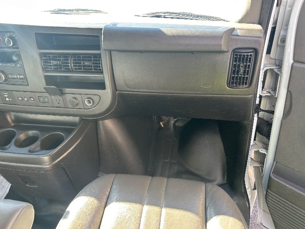 Light Duty Box Truck-Light and Medium Duty Trucks-GMC-2021-Savana G33903-Norfolk-VA-119,639\n\t\tmiles-$ 29,000 - Image 21