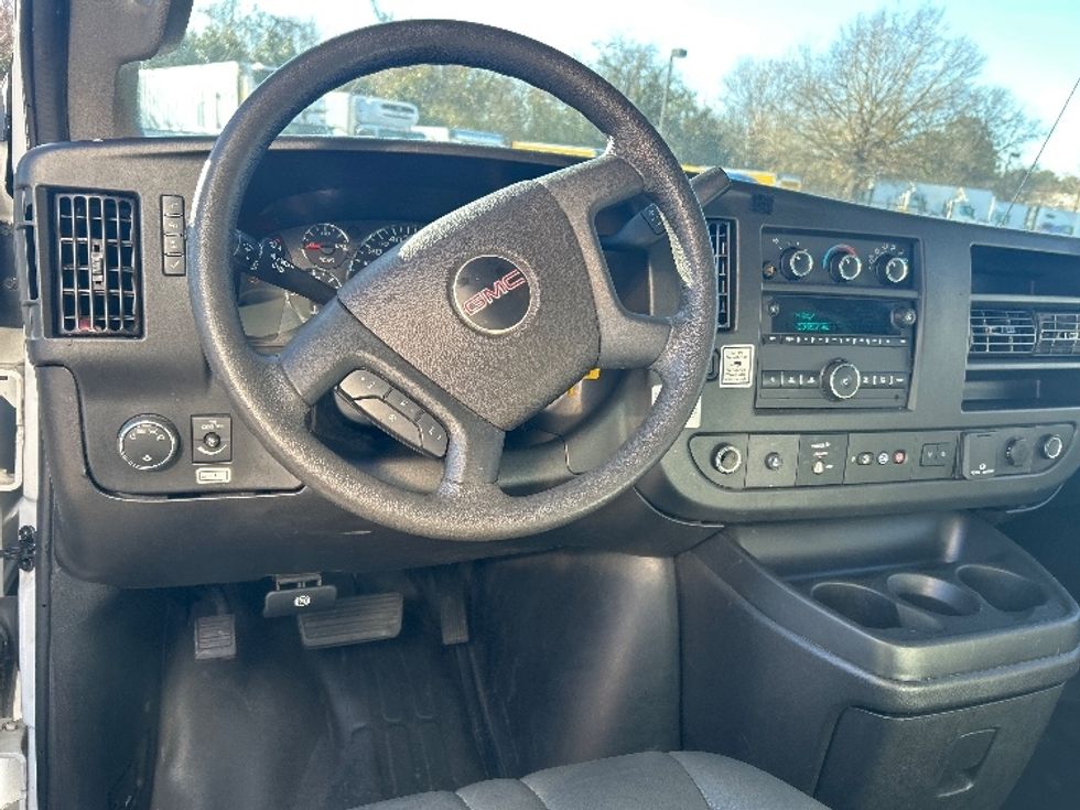 Light Duty Box Truck-Light and Medium Duty Trucks-GMC-2021-Savana G33903-Norfolk-VA-92,911\n\t\tmiles-$ 32,250 - Image 17