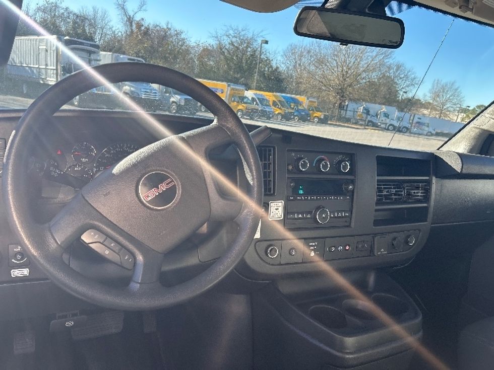 Light Duty Box Truck-Light and Medium Duty Trucks-GMC-2021-Savana G33903-Norfolk-VA-92,911\n\t\tmiles-$ 32,250 - Image 18