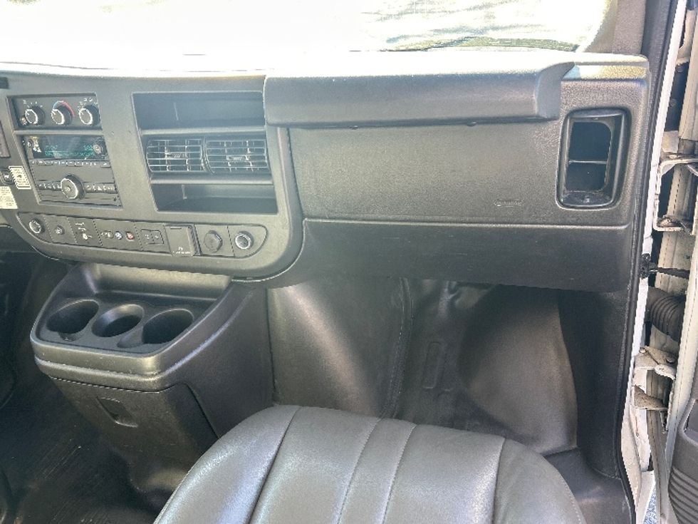 Light Duty Box Truck-Light and Medium Duty Trucks-GMC-2021-Savana G33903-Norfolk-VA-92,911\n\t\tmiles-$ 32,250 - Image 21